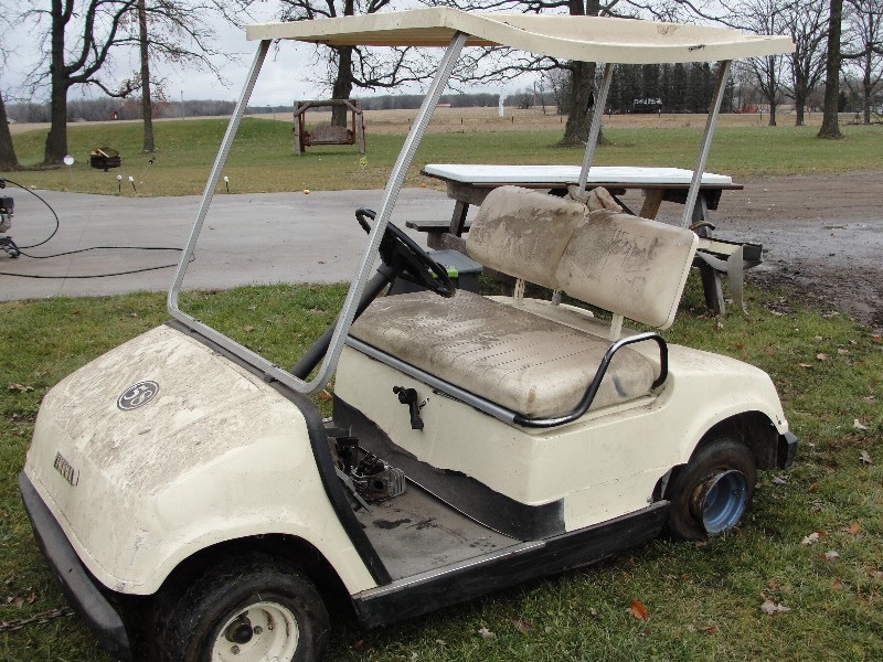 YAMAHA GAS POWERED GOLF CART