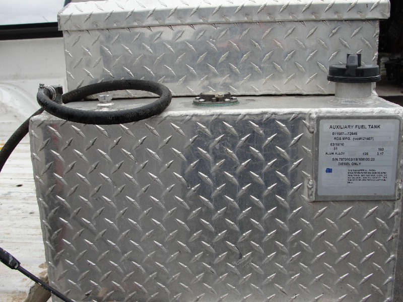 DIAMOND PLATE ALUMINUM AUXILIARY FUEL TANK N TOOLBOX