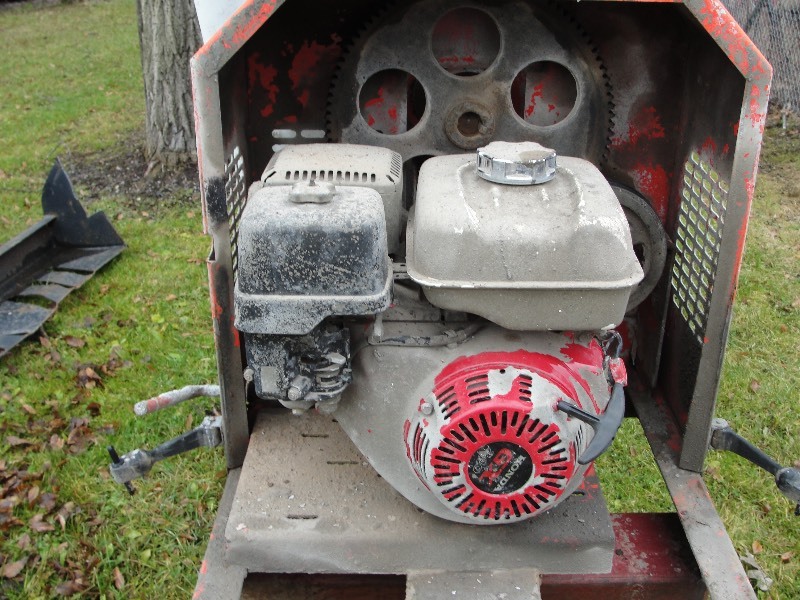 WHITEMAN POLY TANK CEMENT MIXER W FORKLIFT POCKETS