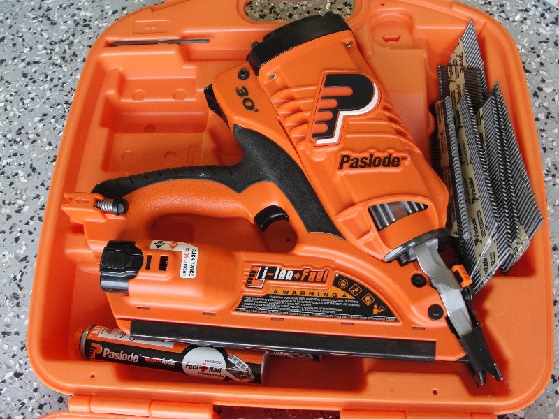 NEAR NEW PASLODE 30 DEGREE ANGLED  FRAMING NAILER