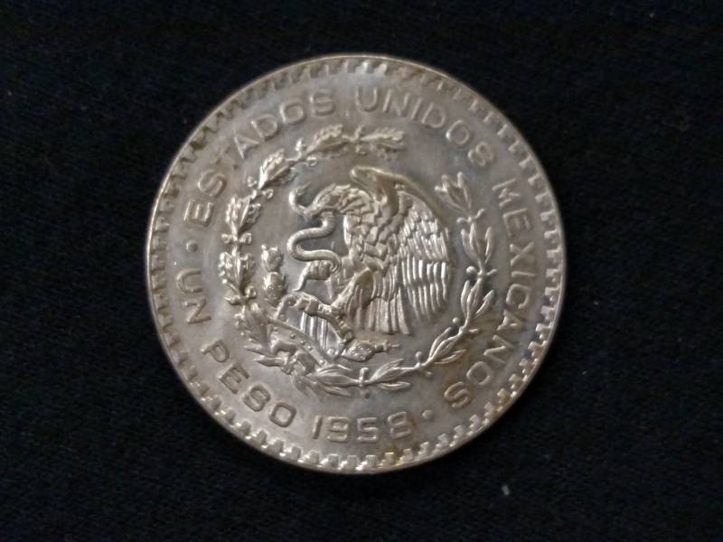 1958 Mexico Peso .10 Silver Coin...