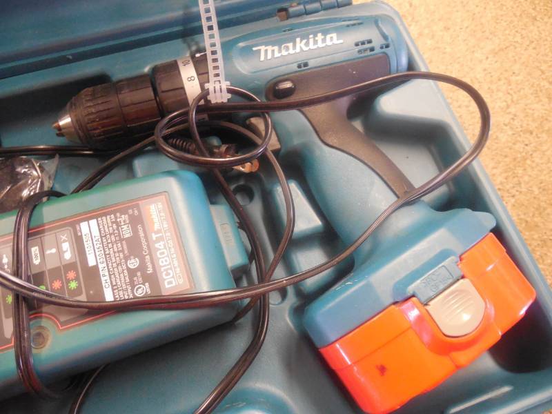 MAKITA DRILLLIGHT COMBO KIT