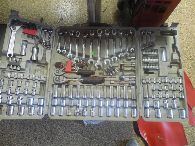MASSIVE CRESCENT PORTABLE TOOL KIT W CASE