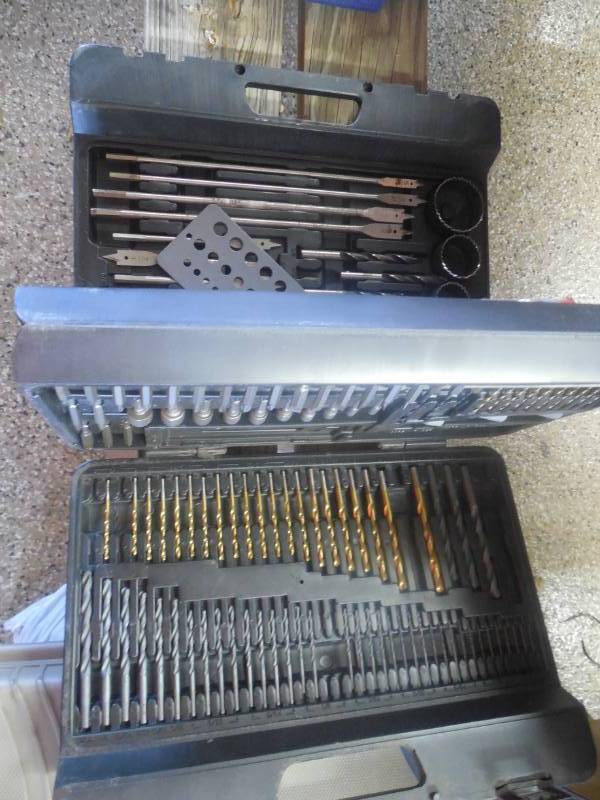 MASSIVE DRILL BIT TOOL KIT SET W CASE