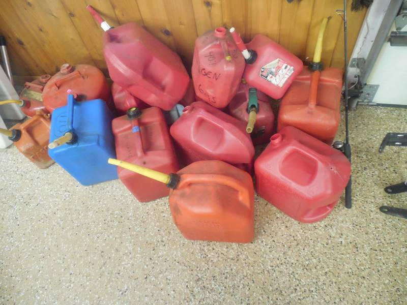 (16) GAS CANS