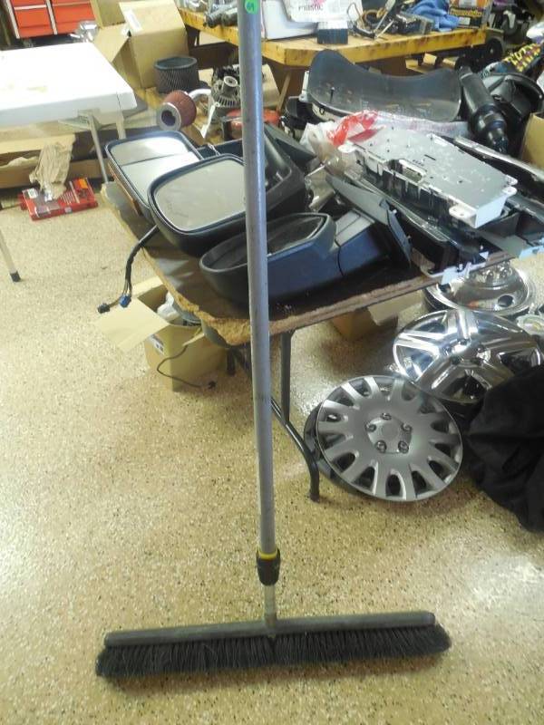 30 PUSH BROOM