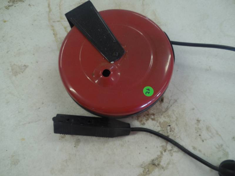 RETRACTABLE EXTENSION CORD 30