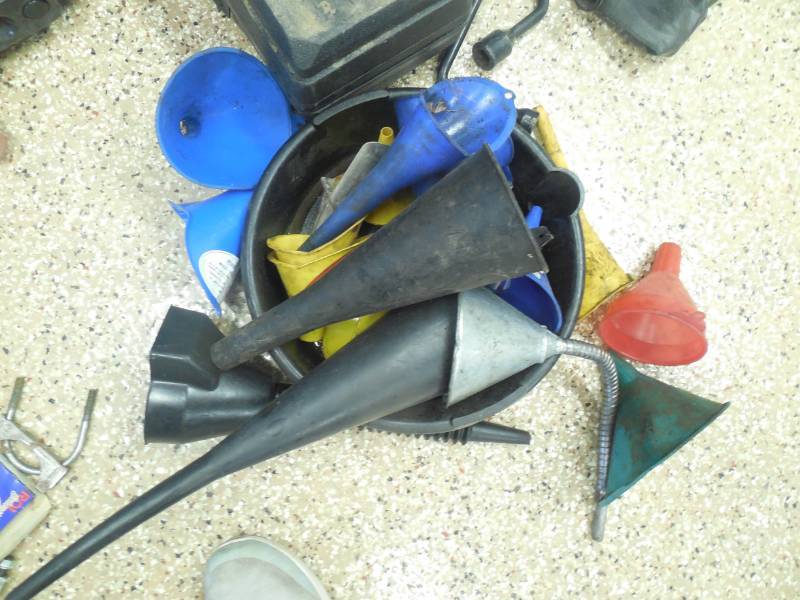 ASSORTED FUNNEL AND OIL DRAIN PAN LOT