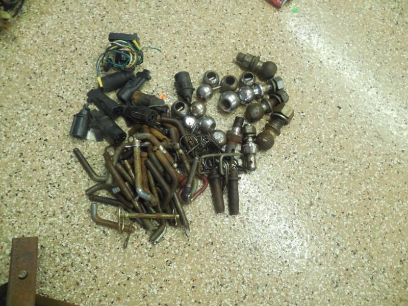 MASSIVE ASSORTED LOT OF HITCH PINS AND BALLS