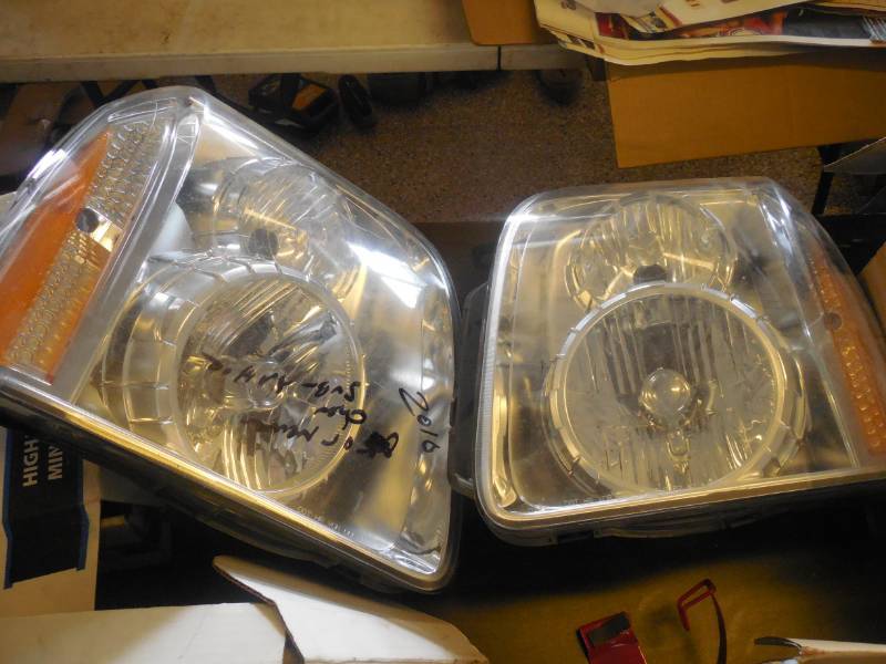 2010 OR NEWER CHEVY SUBURBAN HEADLIGHT SET