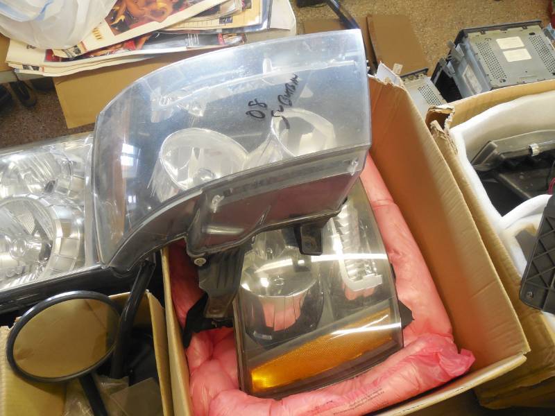 SET OF 08 CHEVY SUBURBAN HEADLIGHTS