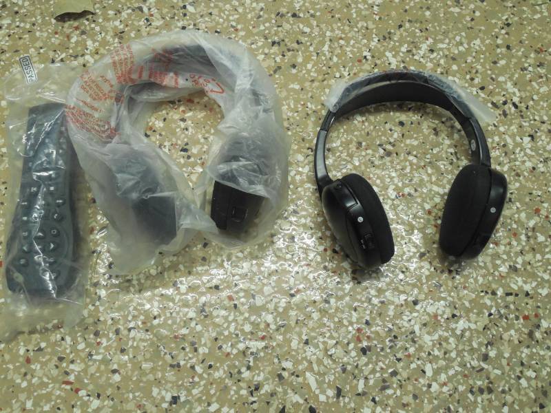 GM FACTORY BLUETOOTH HEADPHONES W REMOTE