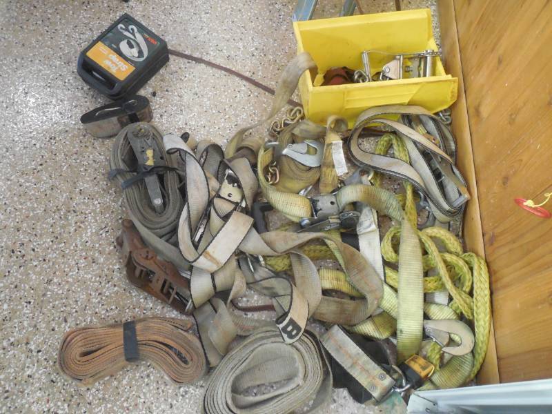 ASSORTED RATCHET AND TIE DOWN LOT