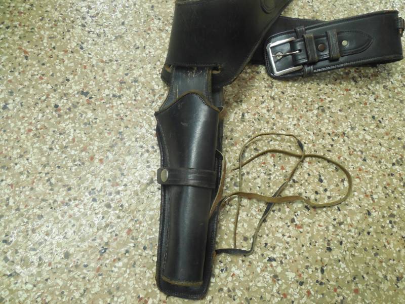 OLD SCHOOL GUN HOLSTER