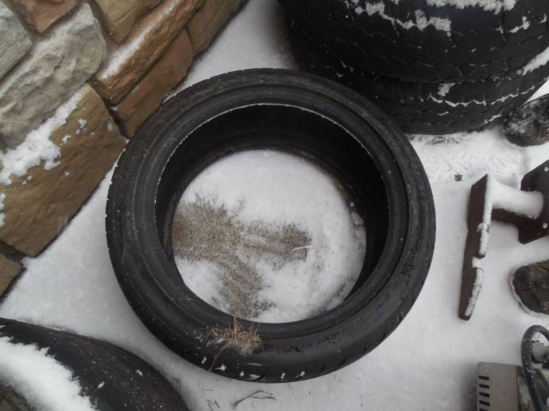 (1) 2454018 TIRE