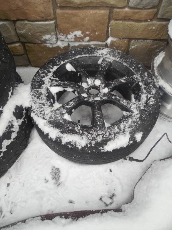 1 TIRE AND RIM 2155517
