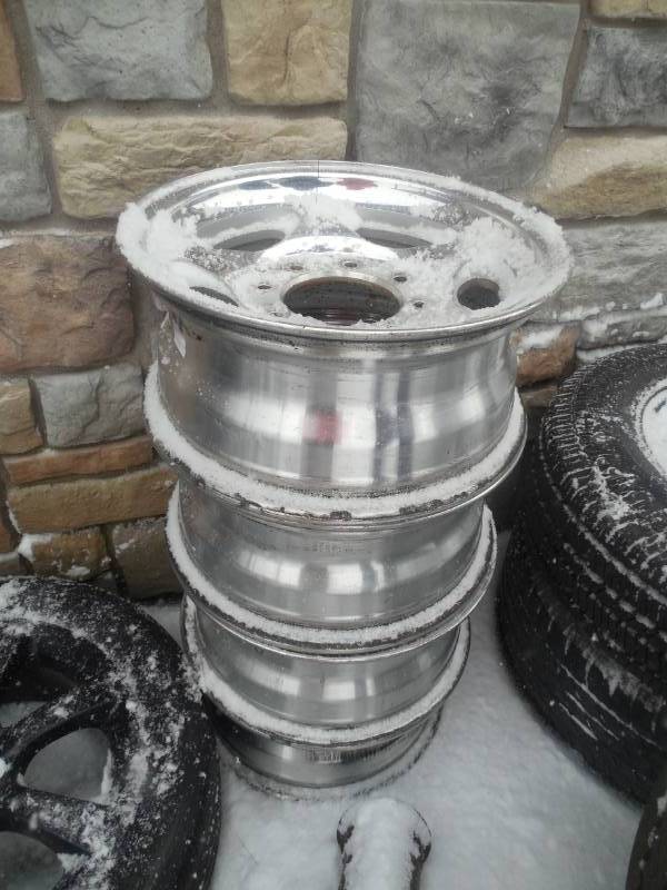 (4) ALUMINIUM 8 BOLT CHEVY RIMS
