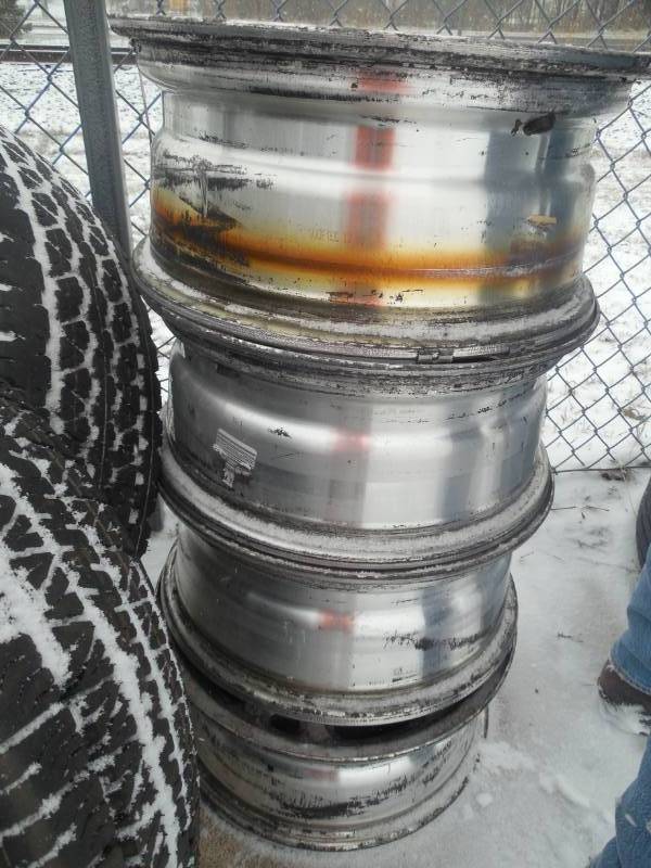 (4) ALUMINIUM 8 BOLT RIMS