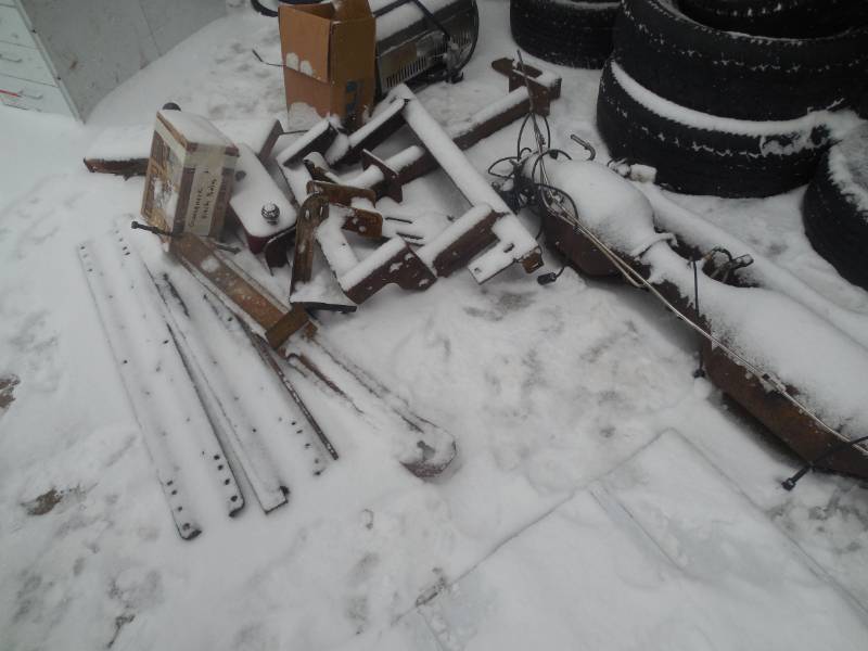 FIFTH WHEEL HITCH LOT