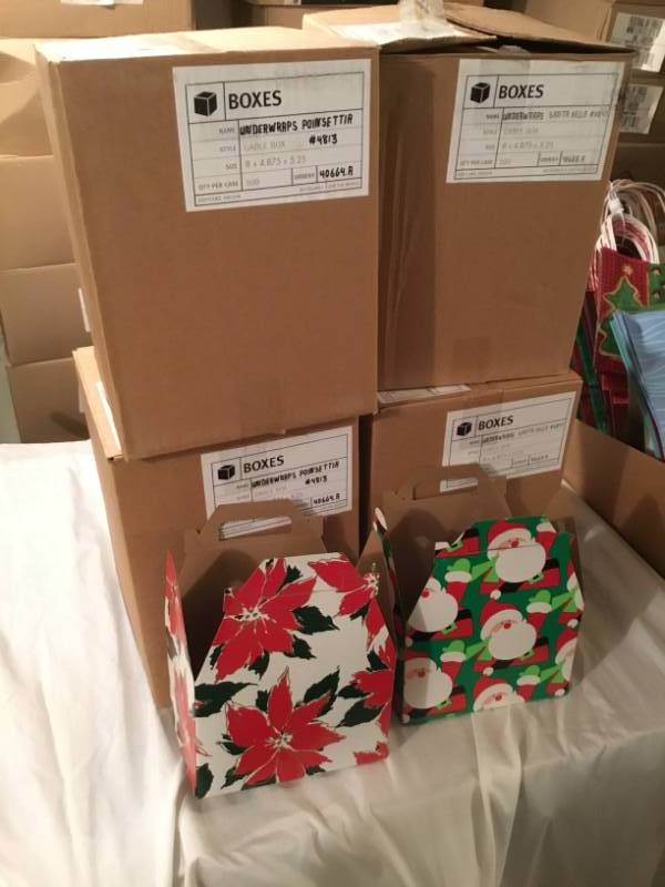 400 Gable Boxes, 200 of Santa and 200 of Poinsettias