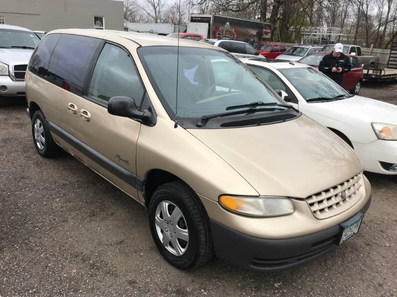 1999 Plymouth Voyager SE