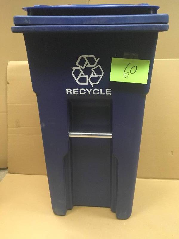 lot 60 image: Toter 32 Gal. Blue Rollout Recycling Container with Attached Lid in good working condition