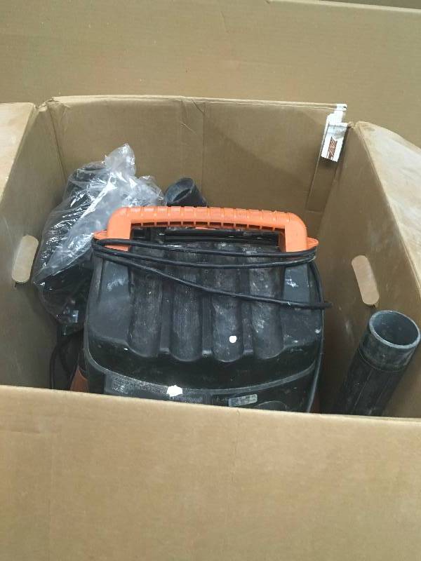 lot 69 image: RIDGID 14 Gal. 6.0-Peak HP Wet Dry Vac USED in good working condition