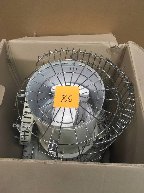 lot 86 image: DuraHeat 23,800 BTU Indoor Kerosene Portable Heater in good working condition