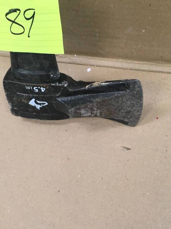 lot 89 image: Husky 4.5 lb. Premium Log Super Splitter with 34 in. Fiberglass Handle