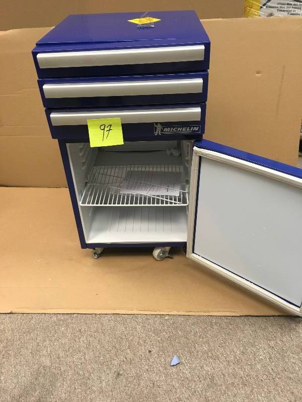 lot 97 image: Michelin Tool 50L Chest Fridge SEE PHOTOS FOR DAMAGE FRIDGE WORKS