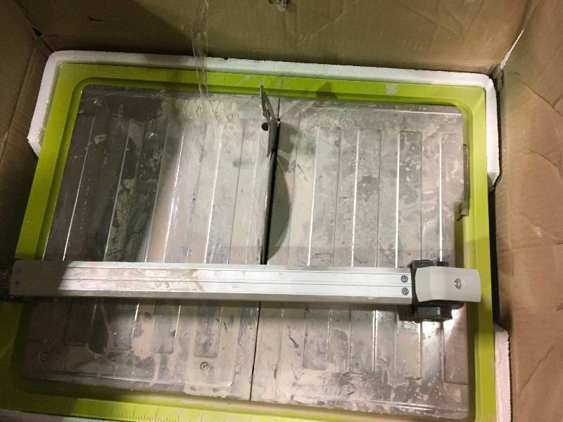lot 18 image: Ryobi 7 in. 4.8 Amp Tabletop Tile Saw Used in good working cond.
