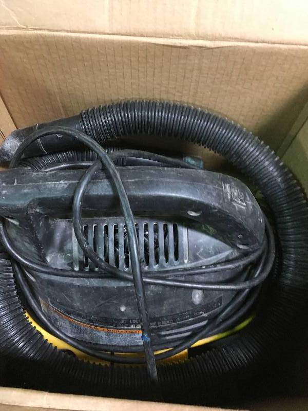 lot 78 image: Stinger 2.5 Gal. 1.75-Peak HP Compact Wet Dry Vac USED in good working condition