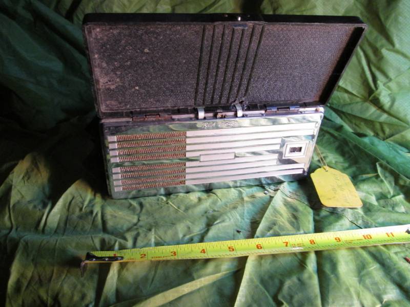 lot 28 image: RCA Victor Vintage Tube Radio...