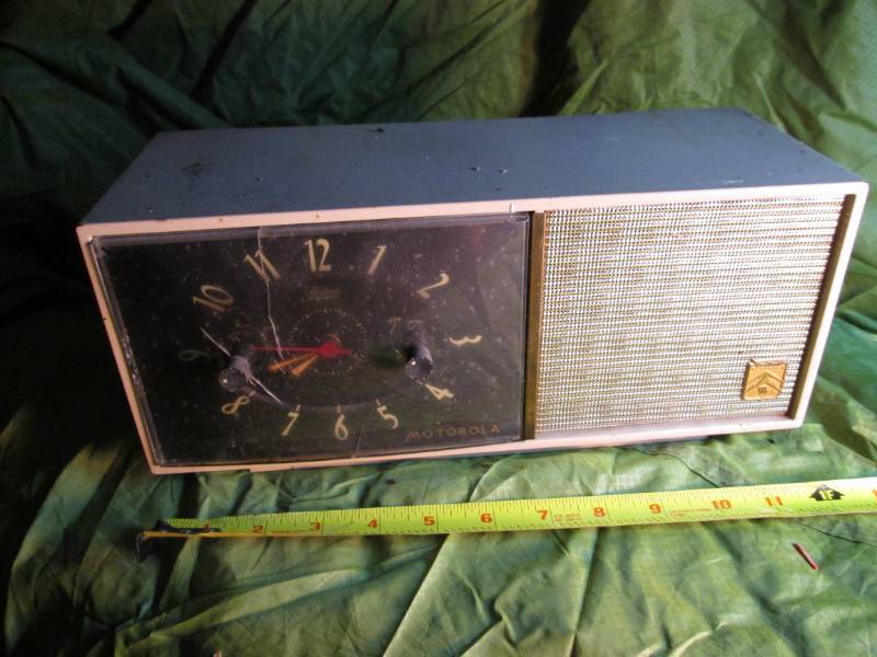 lot 29 image: Motorola Model 53C Vintage Tube Rad...