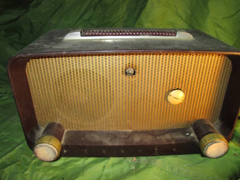 lot 80 image: Zenith Vintage Tube Radio...