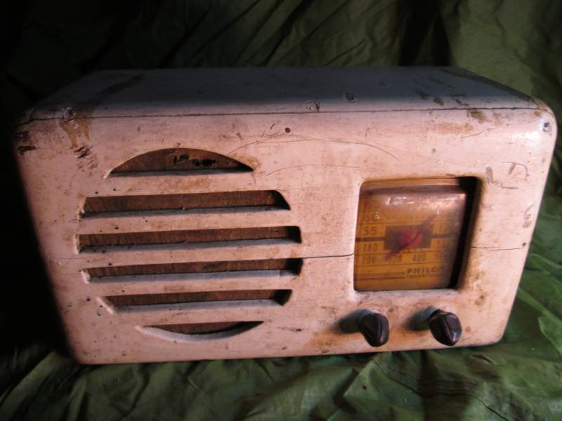 lot 42 image: Philco Transitone Vintage Tube Radi...