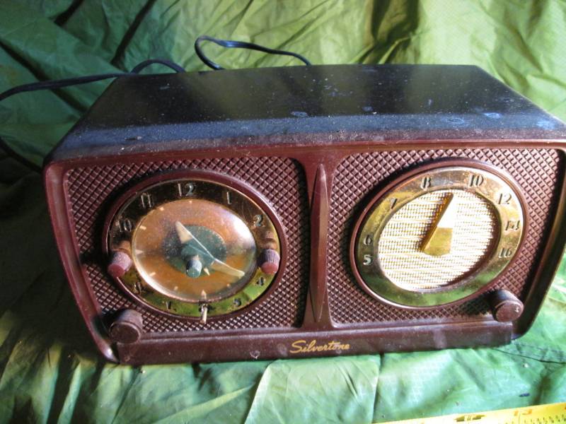 lot 44 image: Silvertone Vintage Tube Radio...