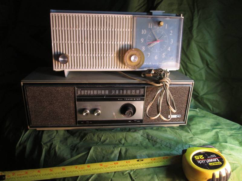 lot 50 image: Philco with cut cord and RCA Victor...