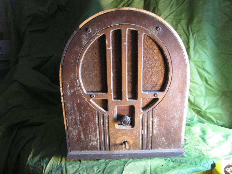 lot 51 image: Schorn Radio Engineers Philco Vinta...