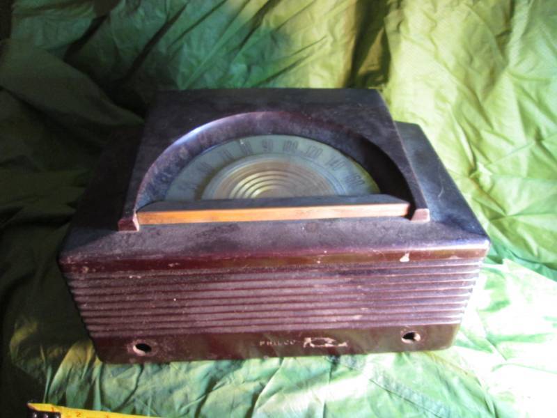 lot 53 image: Philco Vintage Tube Radio...