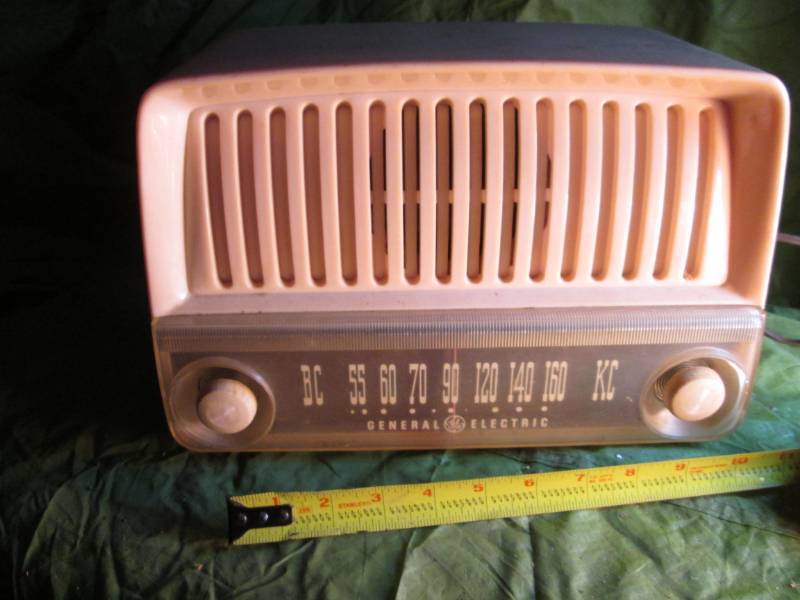 lot 62 image: General Electric radio...
