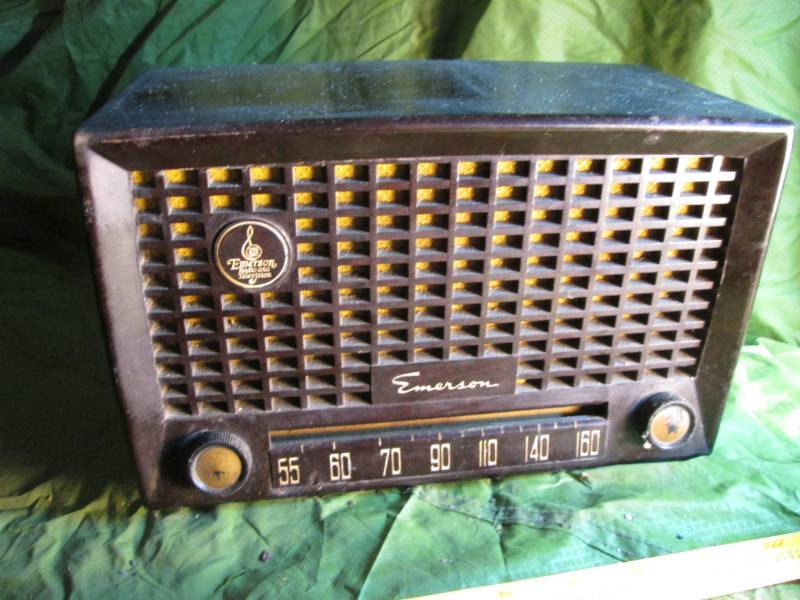 lot 65 image: Emerson Vintage Tube Radio...