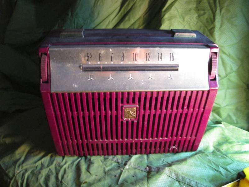 lot 73 image: Motorola model 63L2 Vintage Tube Ra...