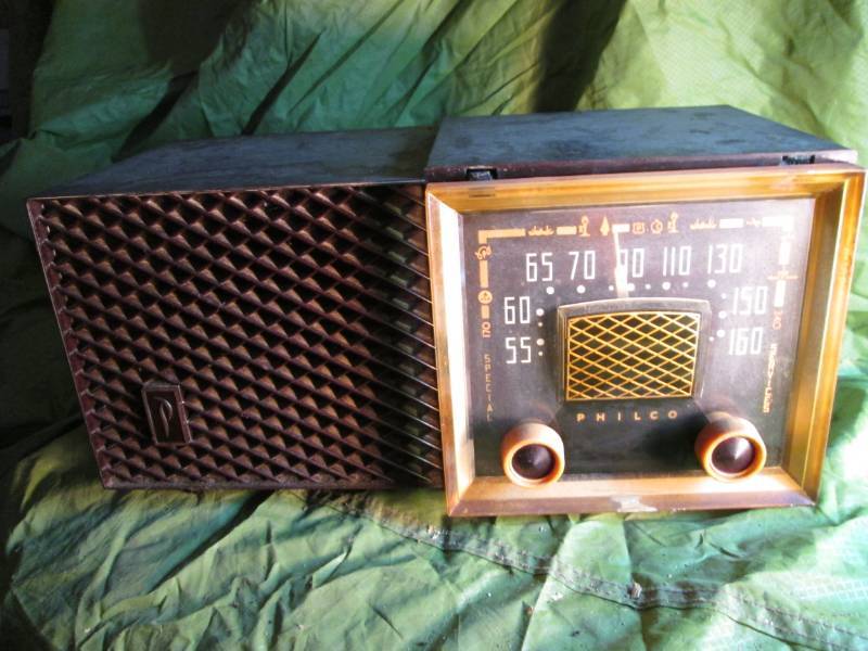 lot 74 image: Philco Vintage Tube Radio...