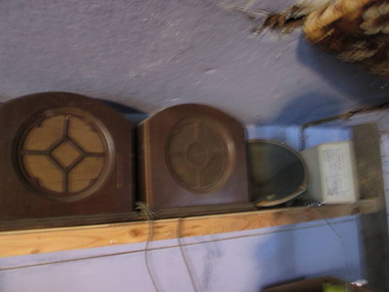 lot 88 image: Utah shelf and car speaker...