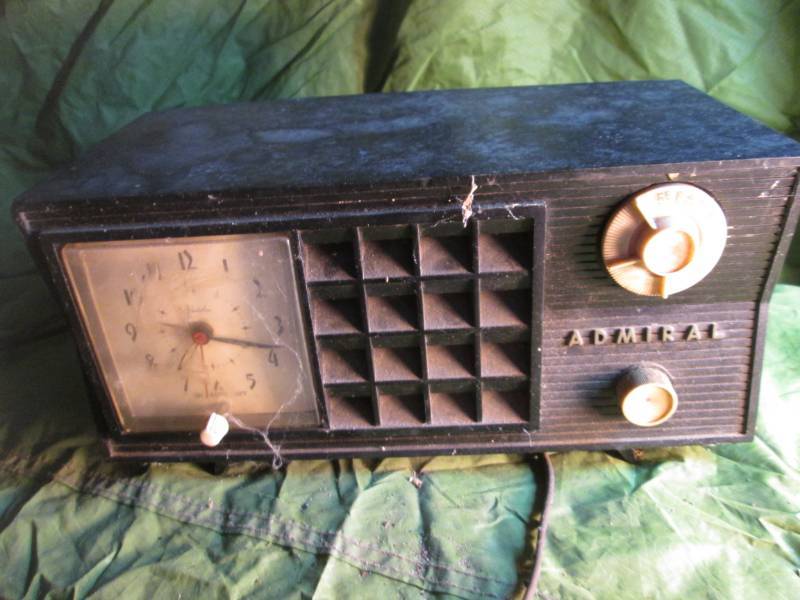 lot 100 image: Admiral Vintage Tube Radio...