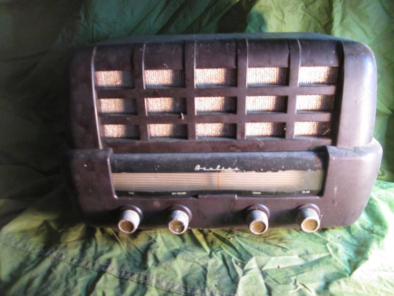 lot 101 image: Airline Vintage Tube Radio...