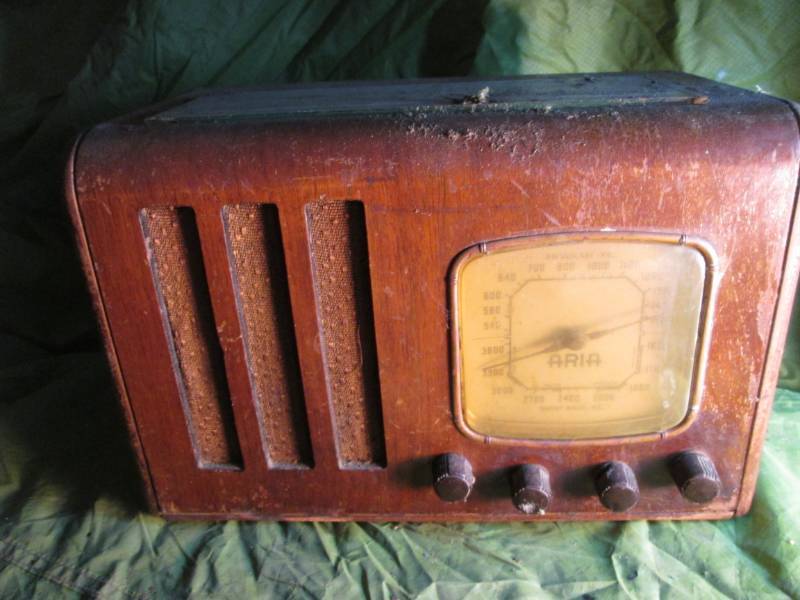 lot 103 image: Aria short wave radio...