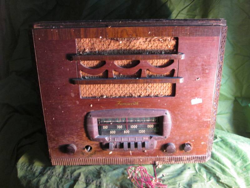 lot 105 image: Farnsworth Vintage Tube Radio...