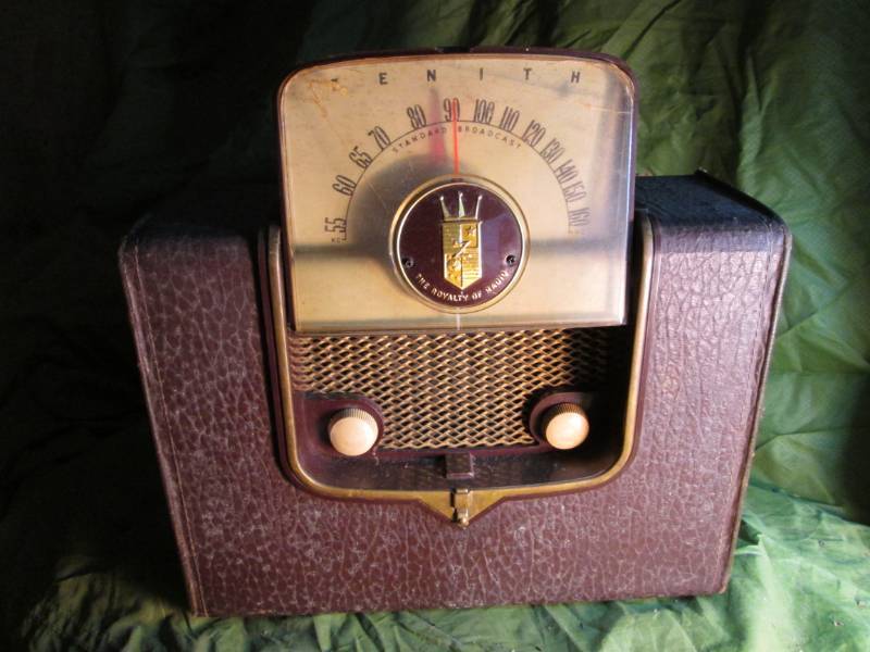 lot 110 image: Zenith standard broadcast...